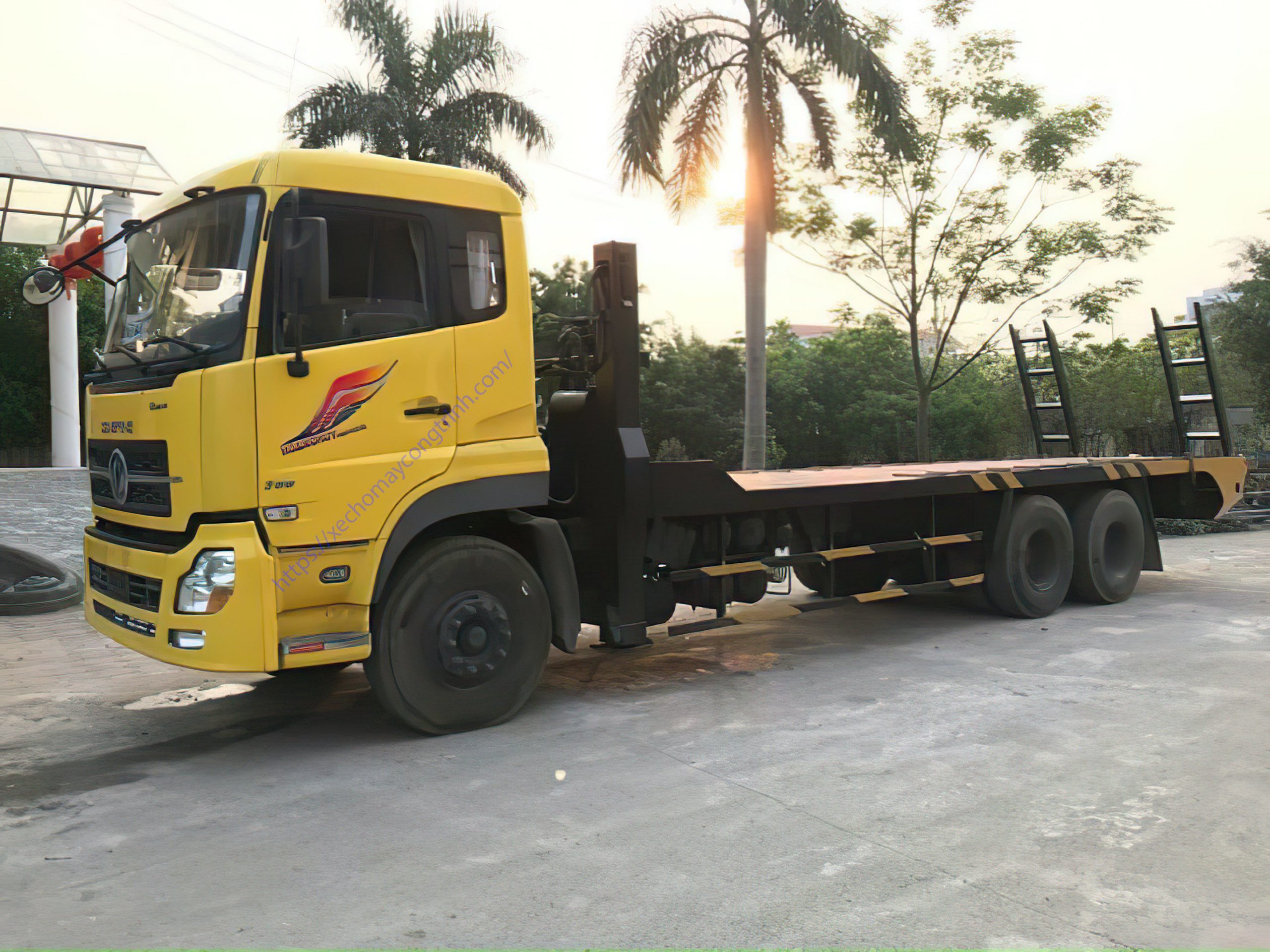 Xe nâng đầu chở máy 3 chân Dongfeng trọng tải 12 tấn